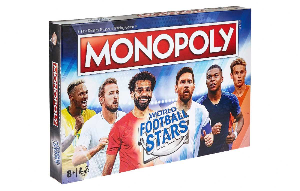 La caja de un Monopoly temático de fútbol, con las imágenes de seis destacados jugadores
